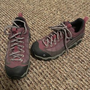Womens hiking shoes great condition